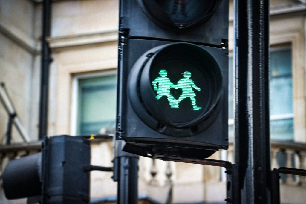 Green traffic light shows two figures holding hands